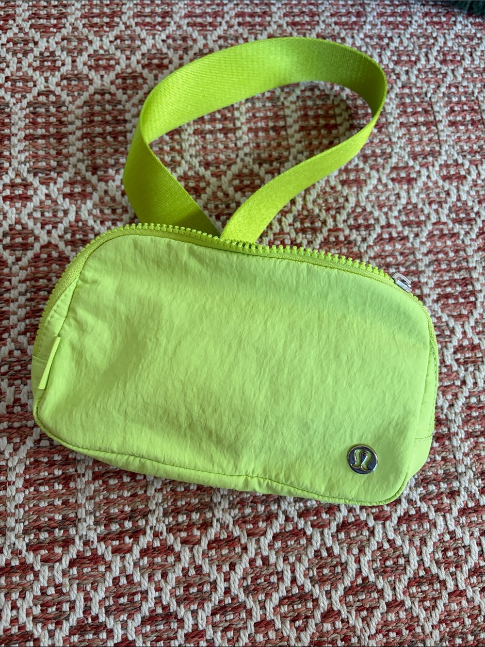 Lululemon Neon Lime everywhere belt bag 1L size